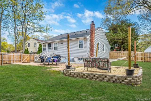6 Satinwood Road, Rocky Point, NY 11778