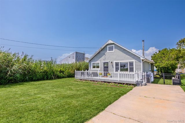 7 Edwards Drive, Shirley, NY 11967