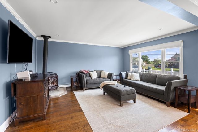 7 Edwards Drive, Shirley, NY 11967
