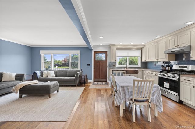7 Edwards Drive, Shirley, NY 11967