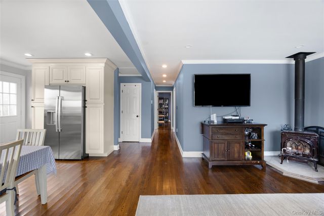 7 Edwards Drive, Shirley, NY 11967