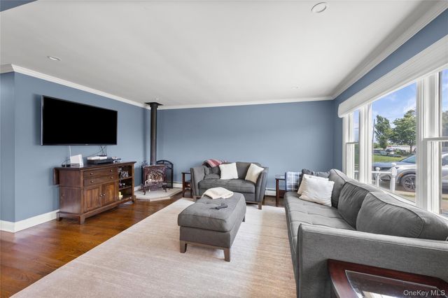 7 Edwards Drive, Shirley, NY 11967