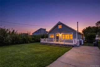 7 Edwards Drive, Shirley, NY 11967