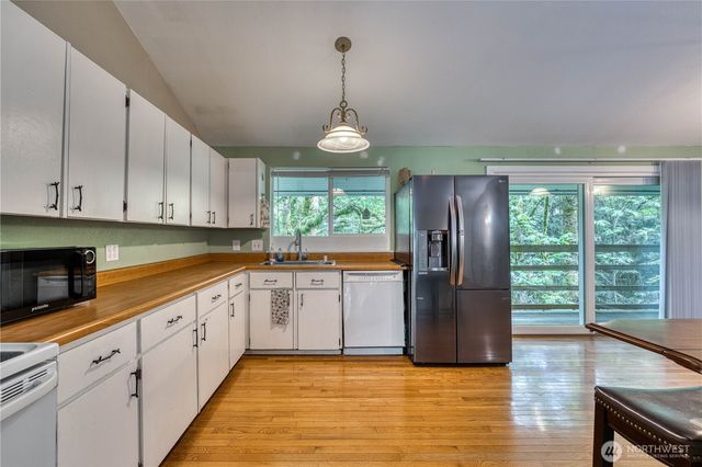 7924 Ohana Place NE, Bremerton, WA 98311