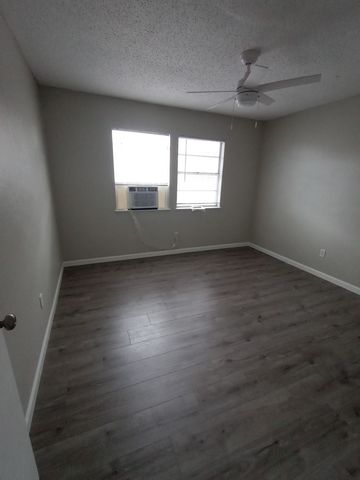 2211 N Elm Street 5, Denton, TX 76201