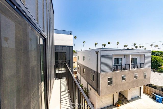 242 N DILLON, Silver Lake, CA 90026