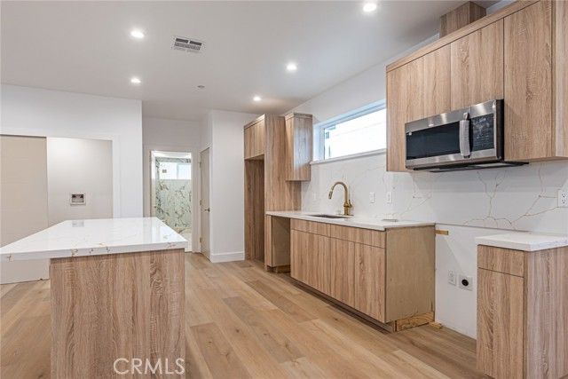 242 N DILLON, Silver Lake, CA 90026