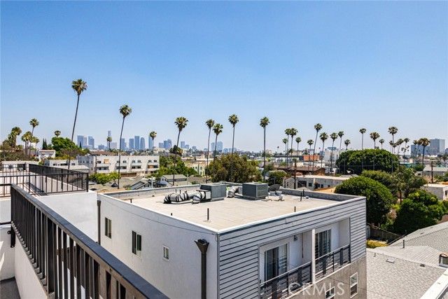 242 N DILLON, Silver Lake, CA 90026