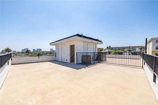 242 N DILLON, Silver Lake, CA 90026