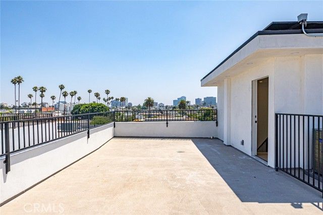 242 N DILLON, Silver Lake, CA 90026