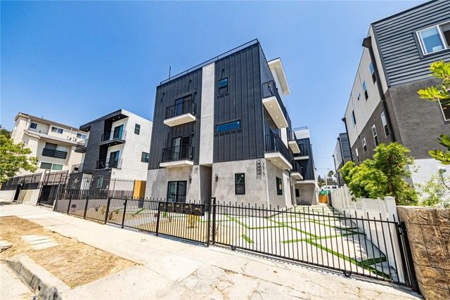 242 N DILLON, Silver Lake, CA 90026