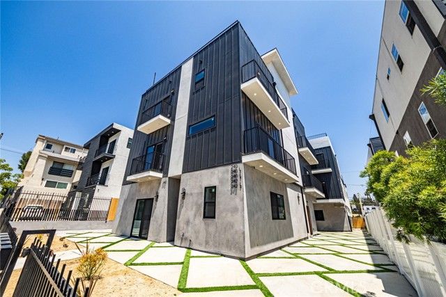 242 N DILLON, Silver Lake, CA 90026