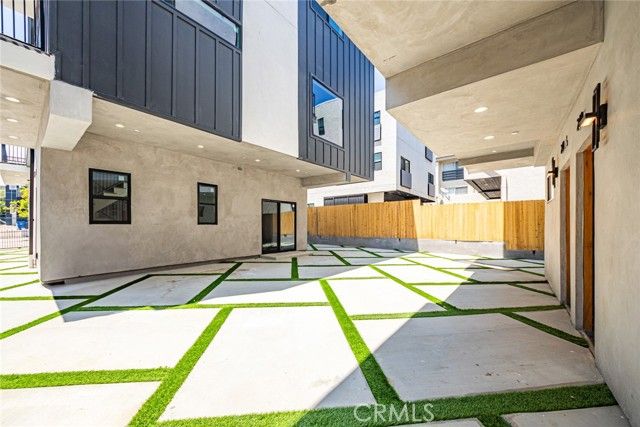 242 N DILLON, Silver Lake, CA 90026