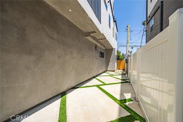 242 N DILLON, Silver Lake, CA 90026