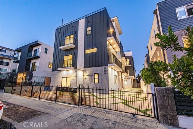 242 N DILLON, Silver Lake, CA 90026