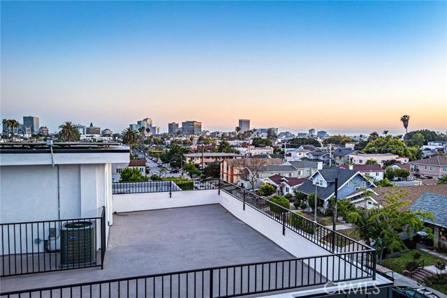 242 N DILLON, Silver Lake, CA 90026