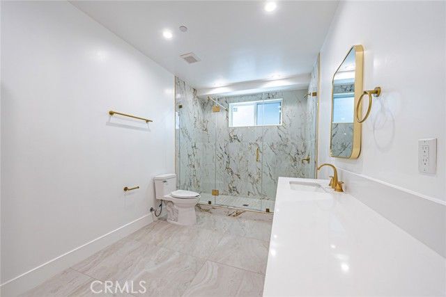 242 N DILLON, Silver Lake, CA 90026