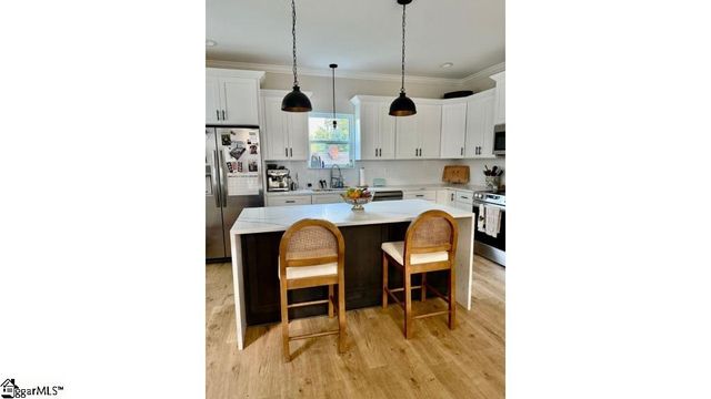 14 Blackwood Street, Greenville, SC 29611