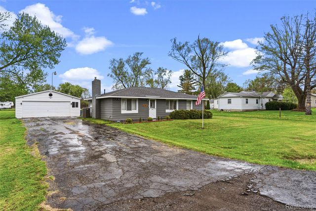 3102 Coin Street, Burton, MI 48519