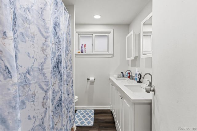 3102 Coin Street, Burton, MI 48519