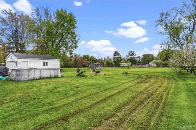 3102 Coin Street, Burton, MI 48519