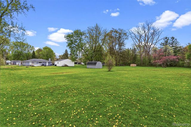 3102 Coin Street, Burton, MI 48519