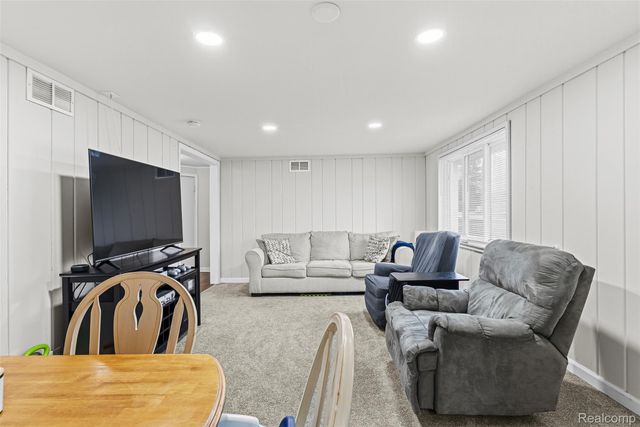 3102 Coin Street, Burton, MI 48519