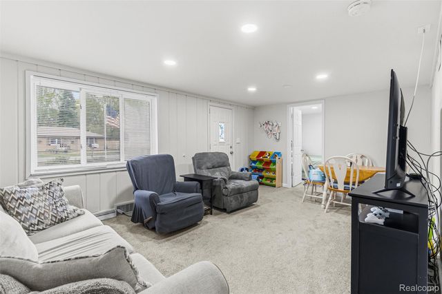 3102 Coin Street, Burton, MI 48519