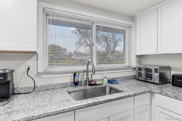 3102 Coin Street, Burton, MI 48519