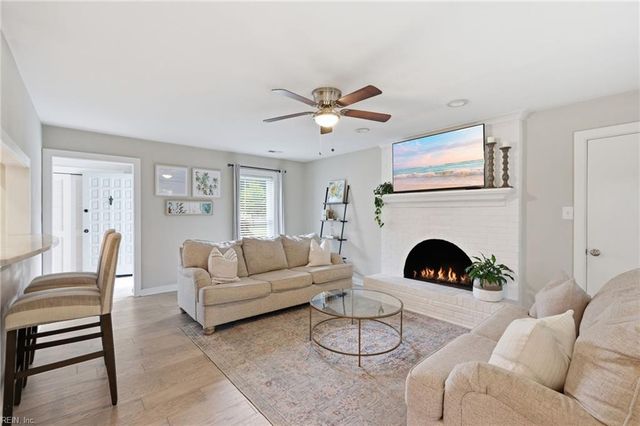 1264 Parkside PL, Virginia Beach, VA 23454