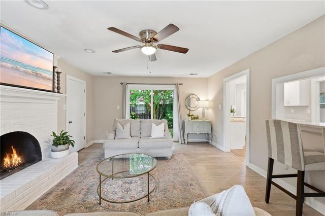 1264 Parkside PL, Virginia Beach, VA 23454