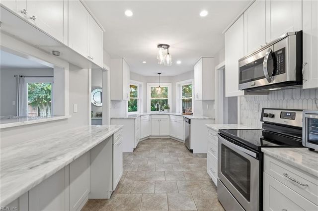 1264 Parkside PL, Virginia Beach, VA 23454