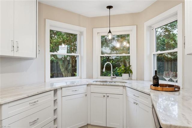 1264 Parkside PL, Virginia Beach, VA 23454