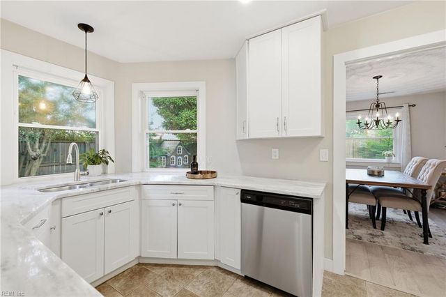1264 Parkside PL, Virginia Beach, VA 23454