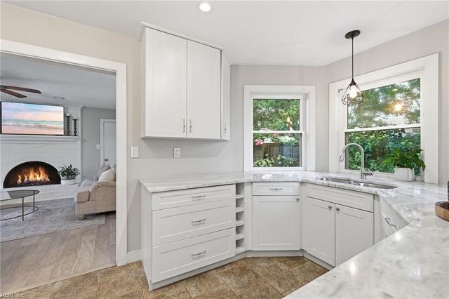 1264 Parkside PL, Virginia Beach, VA 23454