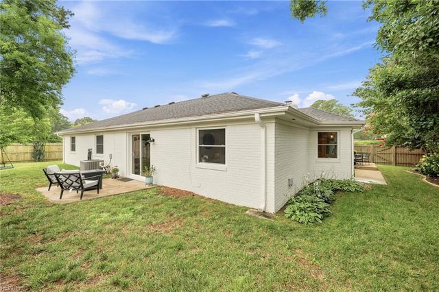 1264 Parkside PL, Virginia Beach, VA 23454