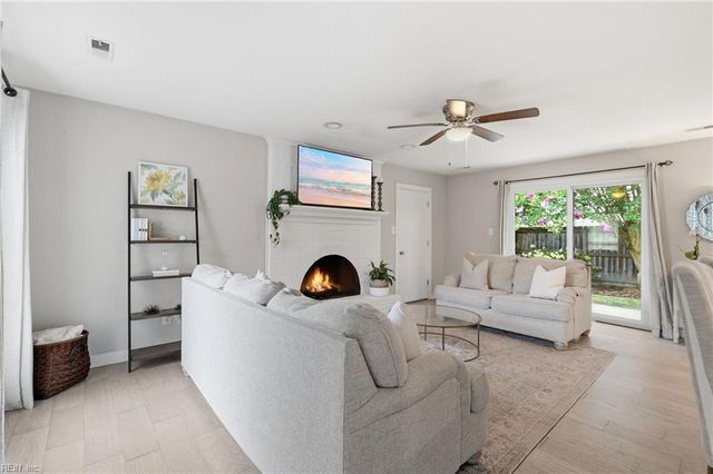 1264 Parkside PL, Virginia Beach, VA 23454