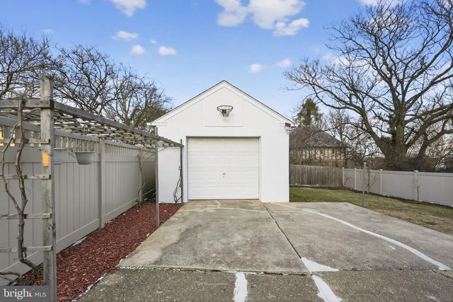 349 KIRKS LN, Drexel Hill, PA 19026