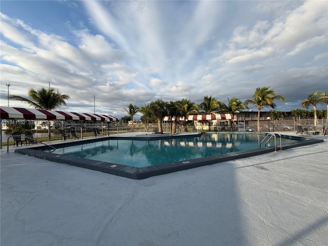 165 NE 203rd Ter 30, Miami Gardens, FL 33179