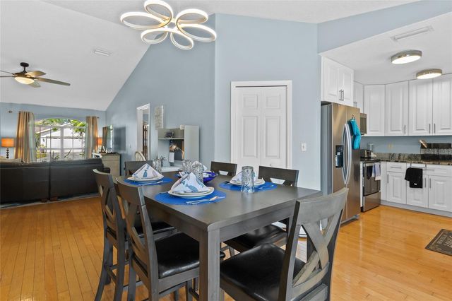 2718 FEIFFER CIRCLE, Sarasota, FL 34235