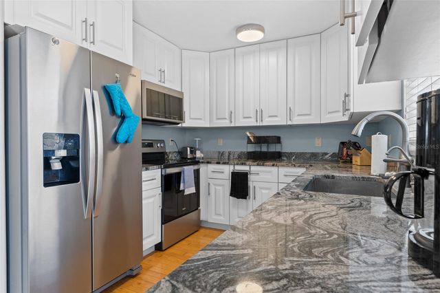 2718 FEIFFER CIRCLE, Sarasota, FL 34235