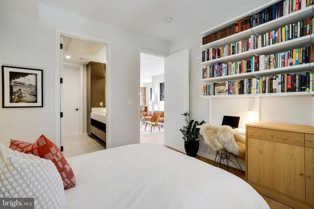 2525 PENNSYLVANIA AVE NW #204, Washington, DC 20037