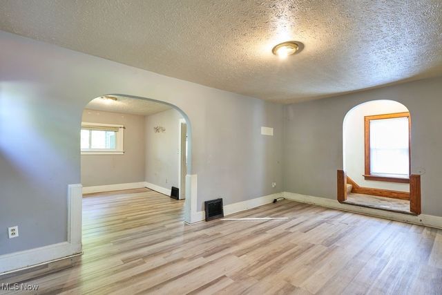 990 Baird Street, Akron, OH 44306