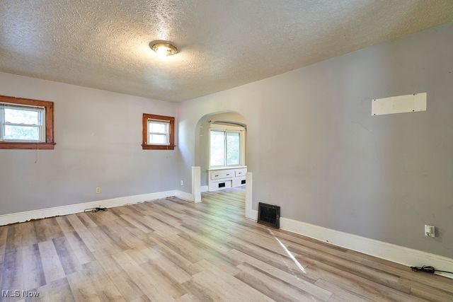 990 Baird Street, Akron, OH 44306