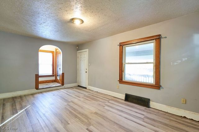 990 Baird Street, Akron, OH 44306