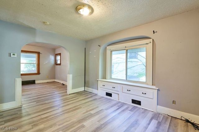 990 Baird Street, Akron, OH 44306