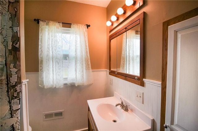 1014 E Smith Avenue, Independence, MO 64050