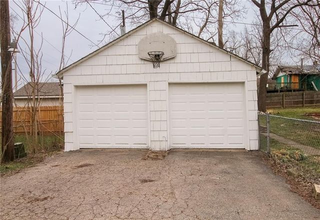 1014 E Smith Avenue, Independence, MO 64050