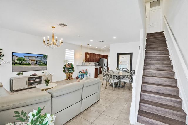 4002 Poinciana Ln, Hollywood, FL 33021