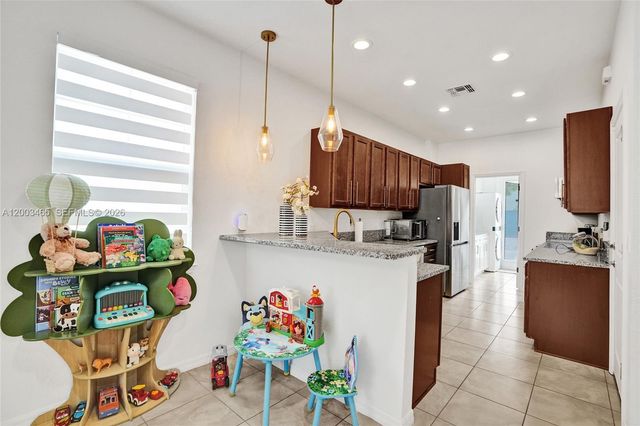 4002 Poinciana Ln, Hollywood, FL 33021